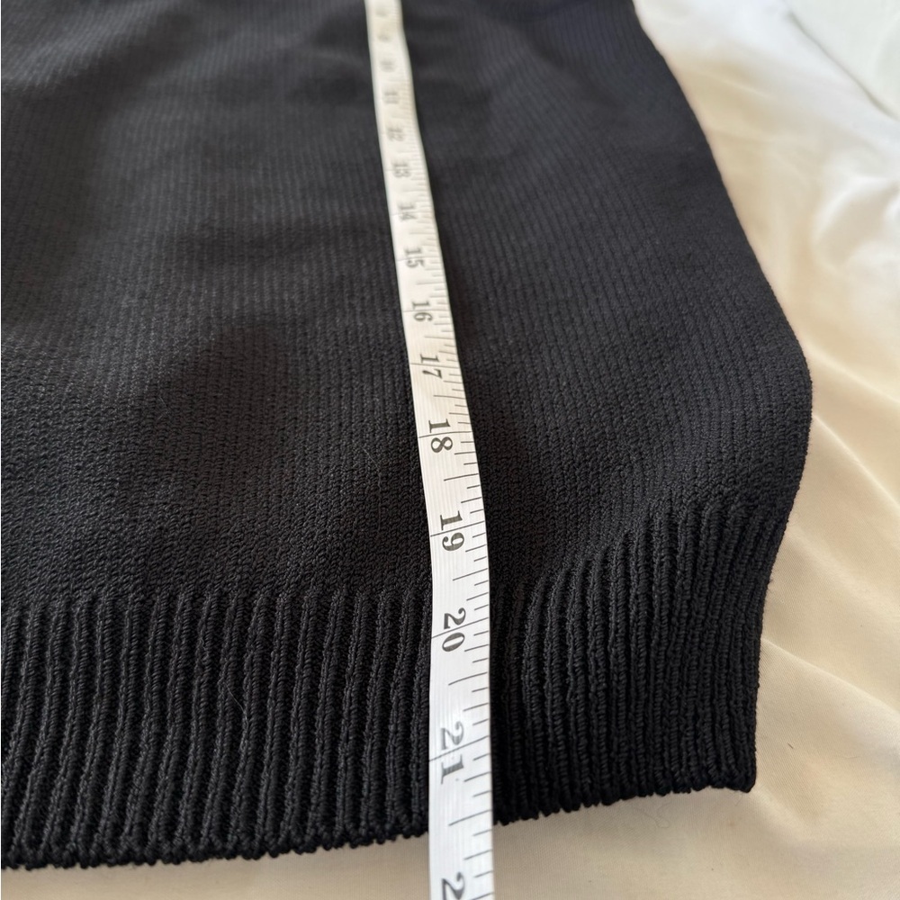 St. John Basics NWT Black Santana Knit Shell $245. L - Picture 5 of 6